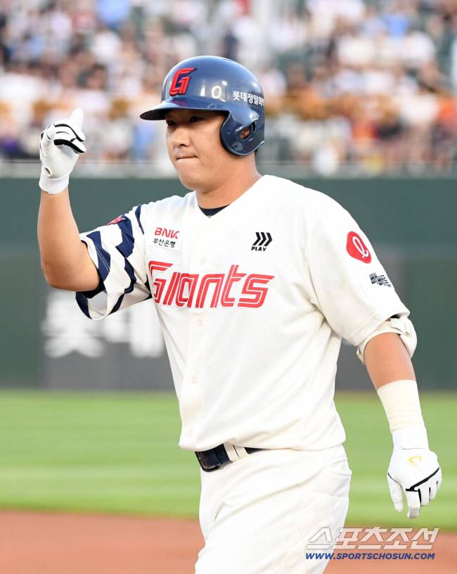 '인생역전' 신고선수 신화→'파란만장' 롯데 레전드…