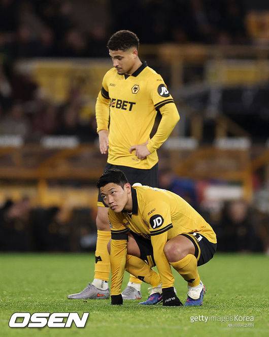 '팀 득점 1위' 황희찬 헤더 막혔고-페널티킥도 놓쳤다… 울버햄튼의 탄식 0-2 완패