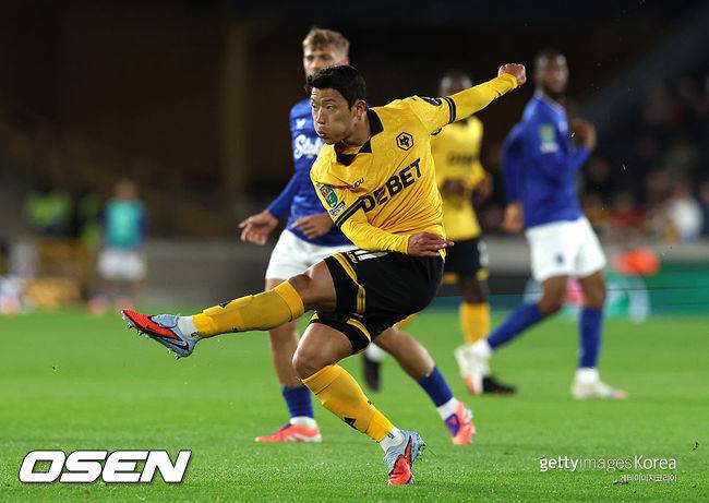 '팀 득점 1위' 황희찬 헤더 막혔고-페널티킥도 놓쳤다… 울버햄튼의 탄식 0-2 완패