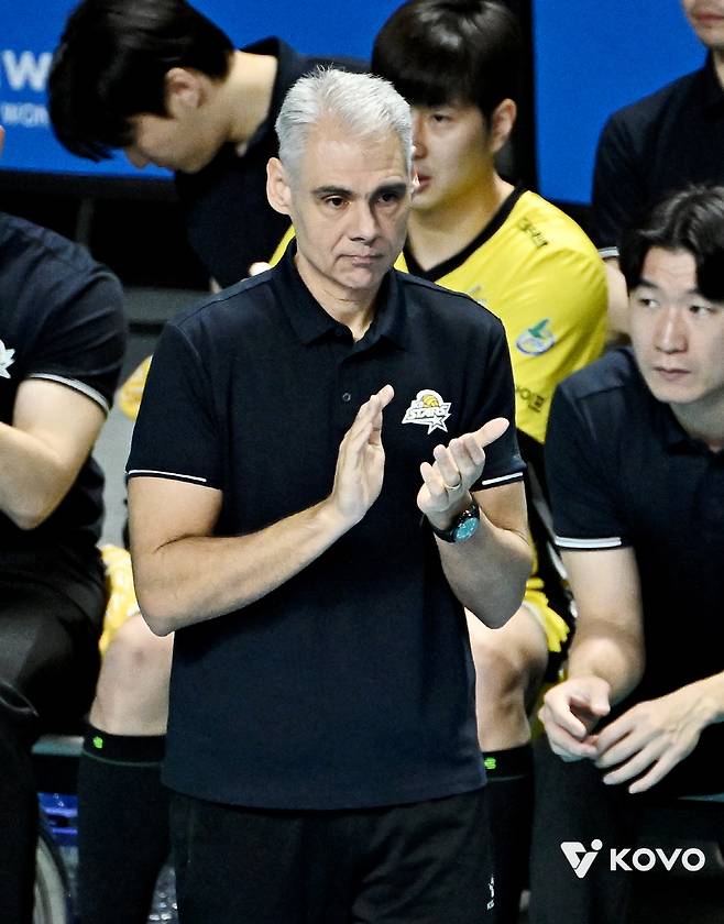 어떻게 9-25로 지지? 외국인 감독 멘붕시킨 경기력 →