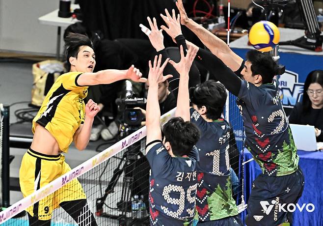 어떻게 9-25로 지지? 외국인 감독 멘붕시킨 경기력 →