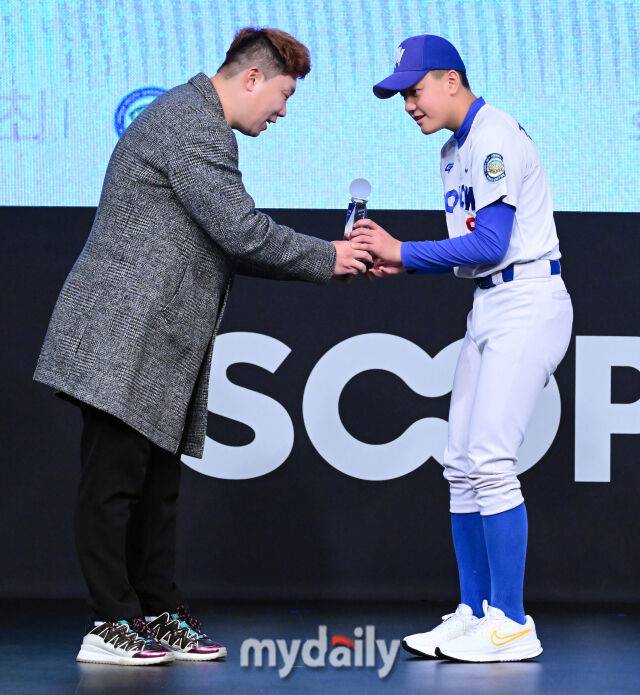 KIA 레전드+KS 우승 타자 등장...나지완-정의윤, 유소년 선수들에게 진심 어린 조언!