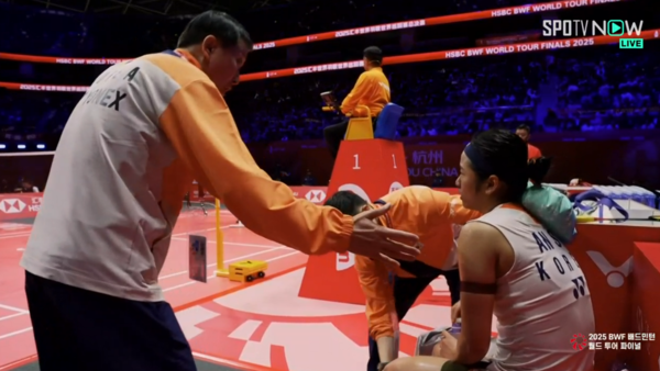 실화인가, 4-8에서 연속 8점… '셔틀콕 여제' 안세영, 1세트 中 왕즈이 '멘붕' 빠뜨렸다