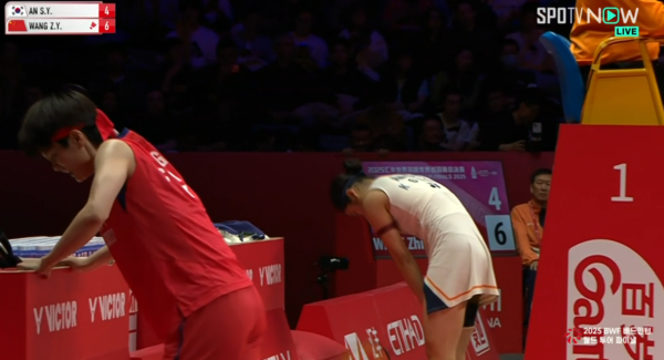 실화인가, 4-8에서 연속 8점… '셔틀콕 여제' 안세영, 1세트 中 왕즈이 '멘붕' 빠뜨렸다