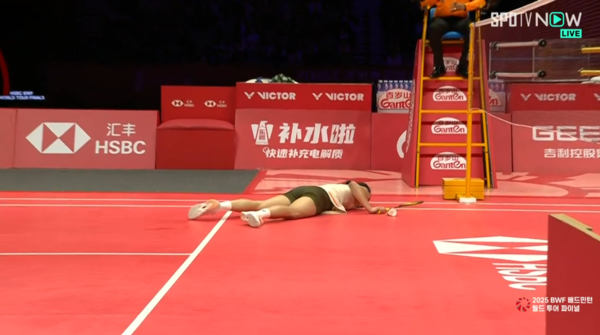 제대로 걷지도 못한 안세영, '기권패' 위기 속 부상투혼으로 태극기 걸었다