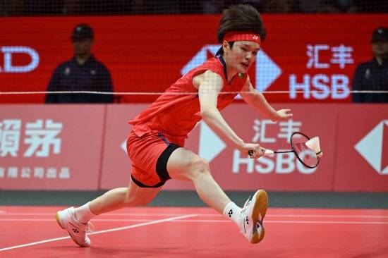 '아' 안세영, 고개 숙였다…中 왕즈이에 2게임 18-21로 내줘→게임스코어 1-1, 3게임서 '월투파' 챔피언 가린다