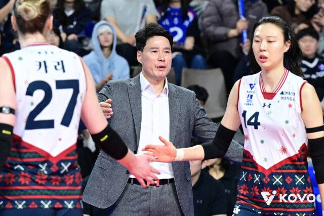 가족 앞에서 재발한 통증, 벤치에서 끝내 눈물...사령탑도