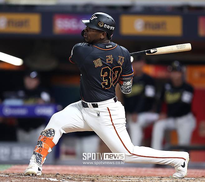 한화 폰세 대체자 찾았다며… 왜 발표는 안 나올까, MLB 특급 유망주는 한국 올 수 있을까