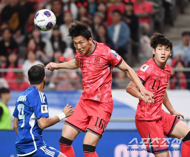 '韓 초대형 이적설' EPL 주전급 수비수 드디어 나오나...홍명보호 CB 관심 적극 인정,