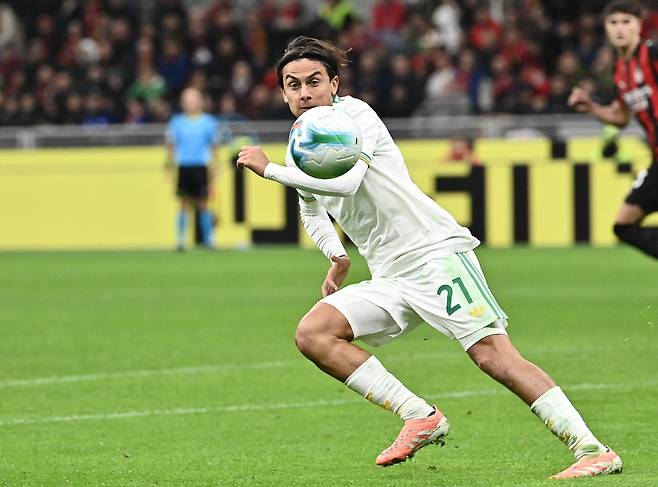 '초대박' 태극기 한국 사랑 월드 클래스, 손흥민 제2의 파트너 될까...경쟁자는 리오넬 메시