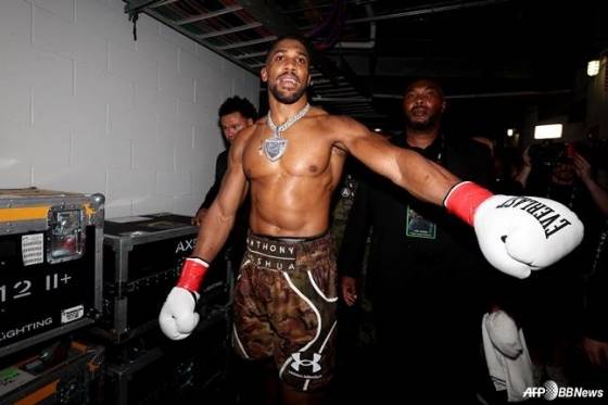 턱뼈 '무려 두 군데' 골절→치아까지 뽑아