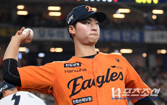 '78억 최악의 투자?' 한화의 결단 궁금하다…'고작 1억' 日 2군 선수한테도 밀리면 곤란하다