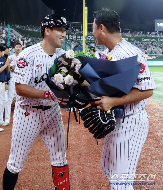 내년이면 불혹인데 또 4번타자에 주장까지? 중견급 리더가 없다…여전한 롯데의 '약점' [SC포커스]