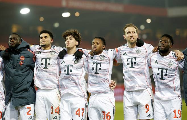 “쏘니 형, 나 분데스 신기록 세웠어”…‘리그 19호골’ 케인, 78경기 만에 공격P 100개 ‘최소 경기’