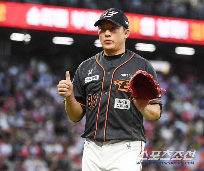 우승팀인데, 투수 부족해요? LG, 한화 방출 '파이어볼러' 장시환 영입...포수 김민수도 합류 [공식발표]