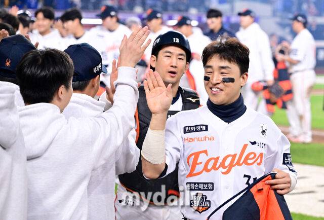 노시환 비FA 다년계약 올인한 한화, 손아섭·김범수 미아 탈출 늦어진다…냉정한 현주소, 아무도 안 데려간다