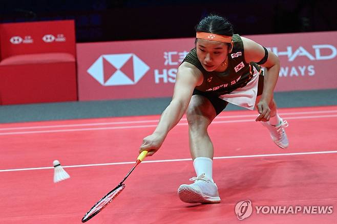 치마바지 벗고 원피스 선택…안세영 “움직임이 확실히 달라졌어요”