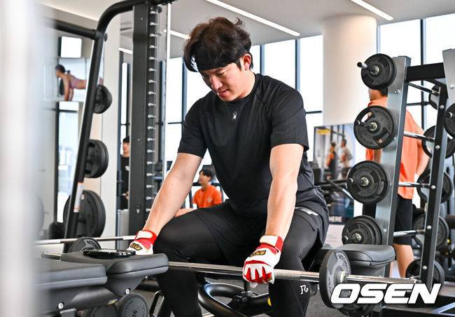 ‘역대 최다 19연패→한화 방출’ 현대 마지막 유산 39세 투수, 왜 우승팀 LG가 영입했을까