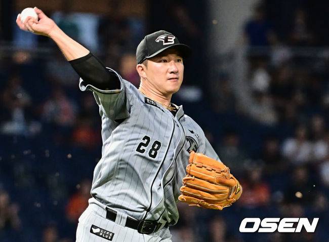 ‘역대 최다 19연패→한화 방출’ 현대 마지막 유산 39세 투수, 왜 우승팀 LG가 영입했을까