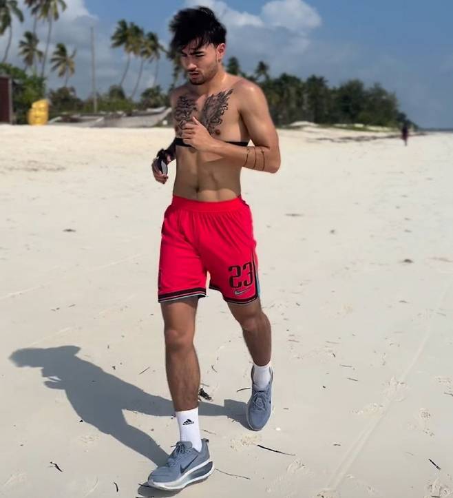 '대한민국 최초 혼혈' 카스트로프 애국심 초대박, 국대 유니폼 입고 상탈 맹훈련...'홍명보호 약점' 윙백 가능성