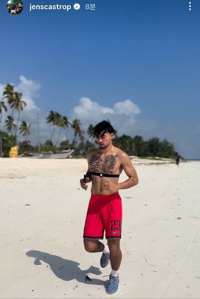 '대한민국 최초 혼혈' 카스트로프 애국심 초대박, 국대 유니폼 입고 상탈 맹훈련...'홍명보호 약점' 윙백 가능성