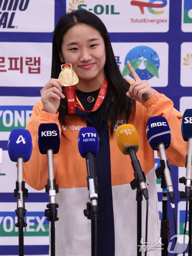 '女세계 최초 11승→금의환향' 안세영