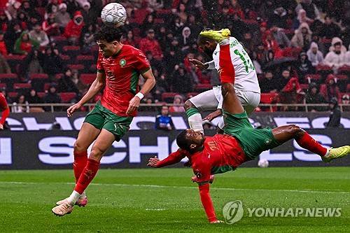 모로코, 첫 판부터 세계신기록…50년 만의 우승 시동 걸었다