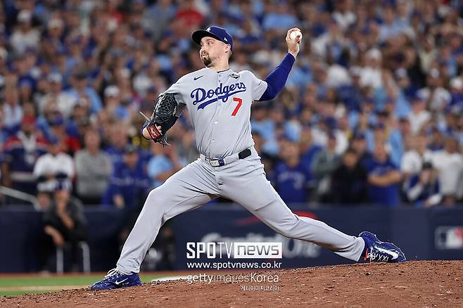 다저스는 계약의 천재인가… 사이영 투수, 단돈 1000만 달러에 1년 더 쓴다? 어떻게 이런 일이