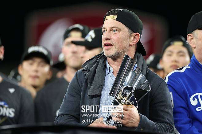 다저스는 계약의 천재인가… 사이영 투수, 단돈 1000만 달러에 1년 더 쓴다? 어떻게 이런 일이