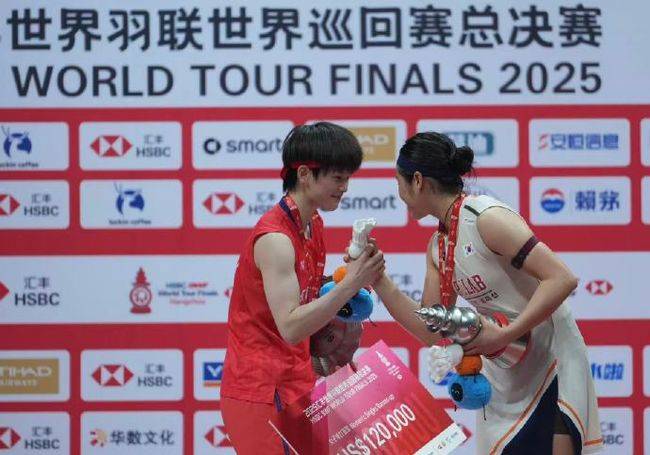 '8연패+준우승 7번' 中 왕즈이, 안세영 축하한 뒤 끝내 통곡...눈물 터져 인터뷰 중단