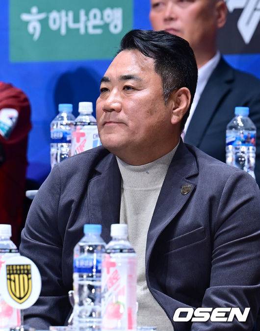 ‘골프 세리머니+폭행논란’ 울산 고참선수들, 김현석 감독 리더십 따를까