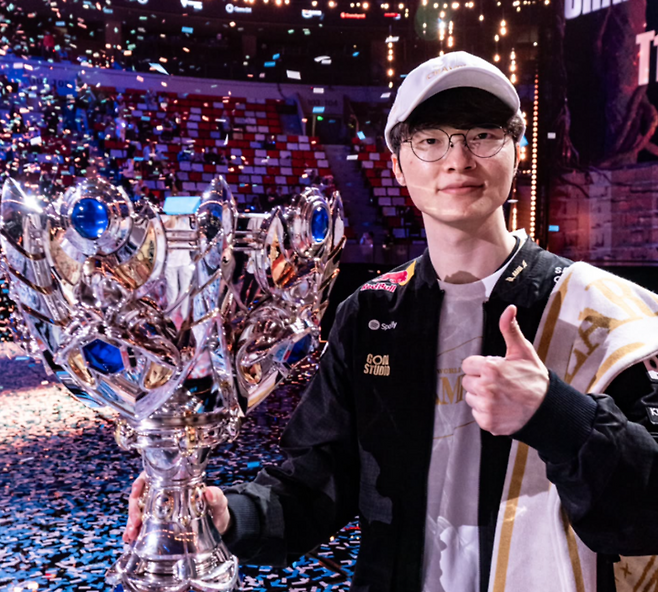 V11 새 역사 몰아친 '셔틀콕 여제' 안세영, 은퇴 후 '신인'으로 새 출발한 김연경 [2025 스포츠 결산]-④