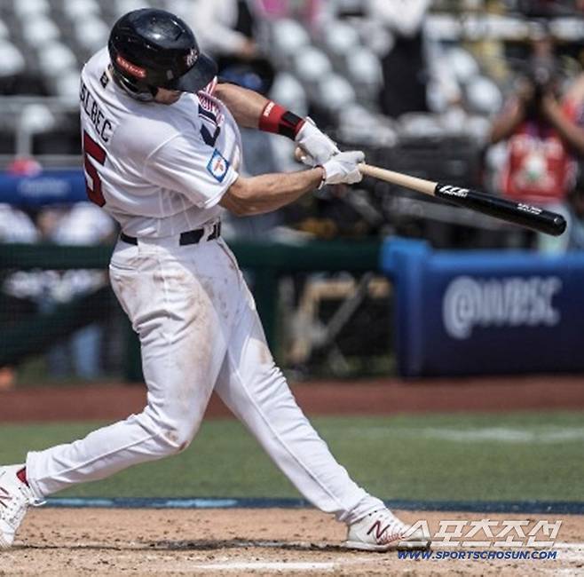 KIA 영입 제의 거절하고 요미우리로, ML 47홈런 타자는 오카모토 빈자리 채울 수 있나, 데뷔 직후 5경기 연속 홈런으로 주목[민창기의 일본야구]