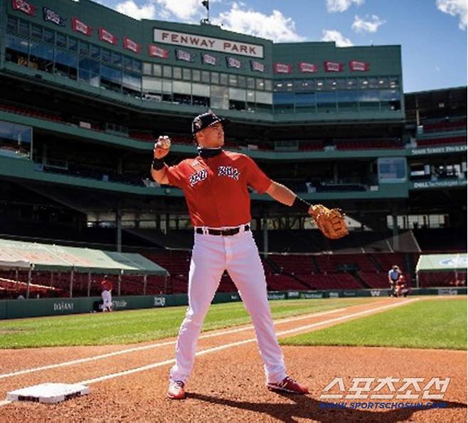 KIA 영입 제의 거절하고 요미우리로, ML 47홈런 타자는 오카모토 빈자리 채울 수 있나, 데뷔 직후 5경기 연속 홈런으로 주목[민창기의 일본야구]