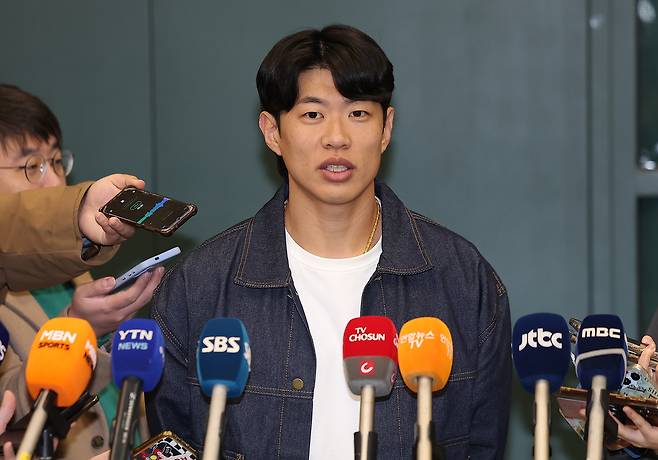 SD 가방 들고 입국한 송성문 “내가 주전이라 생각 안 해···WBC는 확답 어렵다”[스경X현장]