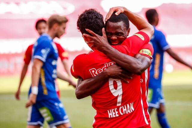 극장 동점골 넣고 공중제비하다 목 부러질 뻔한 황희찬 옛 동료, 잠비아 골잡이 다카의 아찔한 세리머니