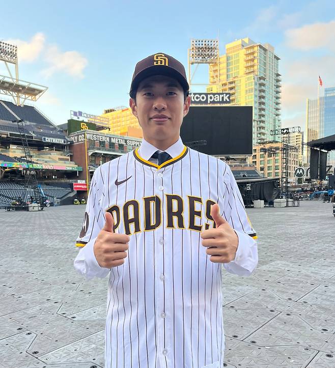 120억 아끼고, 오히려 44억을 벌었다...선수 팔아 번 돈 700억 돌파, 도대체 어디에 쓸까