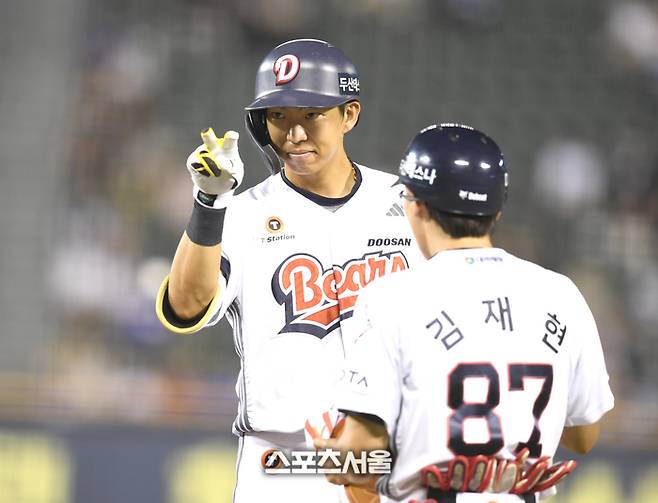 186억 쏟아붓고도 ‘외야 구멍’? 4번 타자 잃은 두산, ‘미완의 대기’에 운명 걸었다