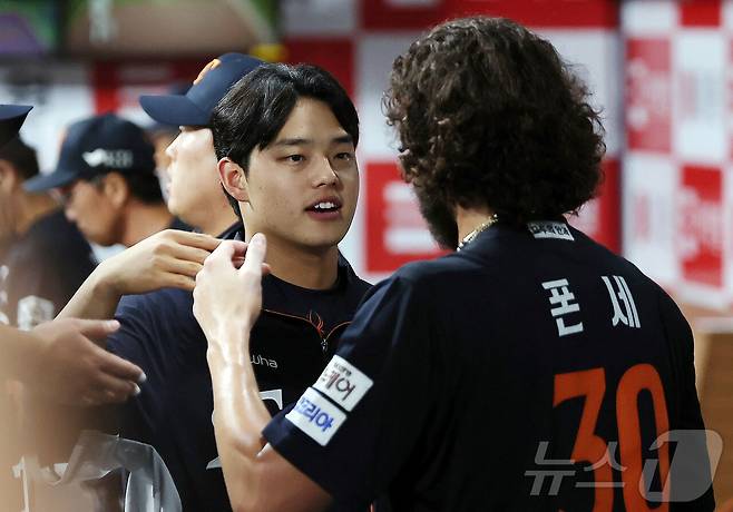 가족같은 한화서 부활→3년 445억 잭팟 '금의환향' 폰세, '동생' 문동주 향한 애정 여전