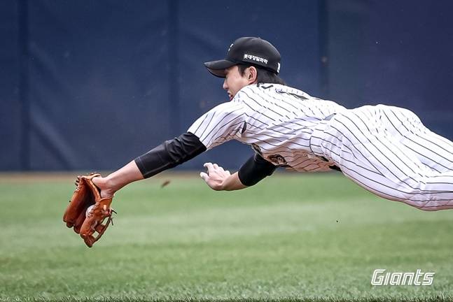 롯데 유격수 약점인가, 아니 뗀 'FA 영입설'까지... 다시 경쟁모드, 사령탑은