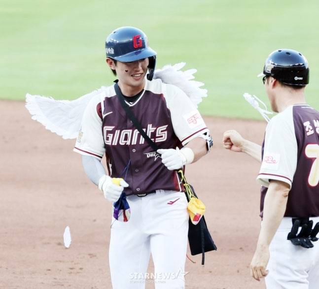 롯데 유격수 약점인가, 아니 뗀 'FA 영입설'까지... 다시 경쟁모드, 사령탑은