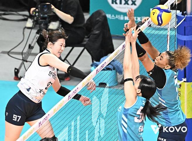 프로배구 삼성화재, 5세트 9-14서 5연속 득점하고도 11연패 수렁