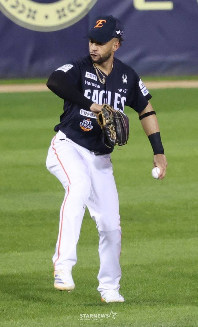 '한화와 결별' 리베라토, 윈터리그 무력시위