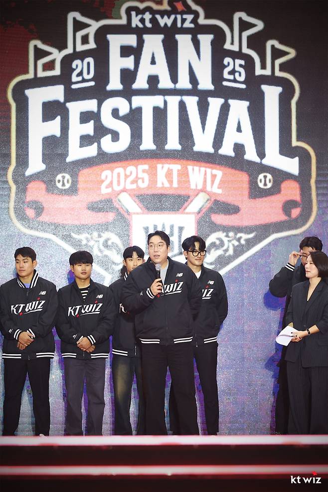 FA 도장 찍자마자 출근 도장 쾅쾅쾅…'솔선수범' 김현수, KT의 윈나우도 벌써 시작됐다 [IS 스타]