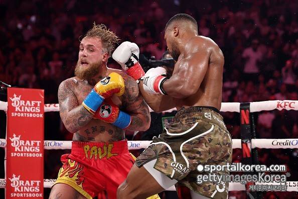 1,367억 벌고 은퇴? '유튜브 복서' 제이크 폴, 턱 두 군데 골절→처참한 KO패