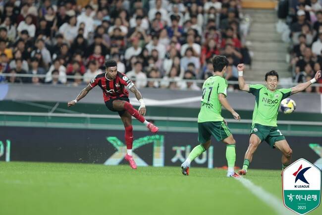‘맨유 출신’ 린가드, 서울 떠나 ‘황사 머니’ 맛보나…’슈퍼 리그 강팀들이 원해’