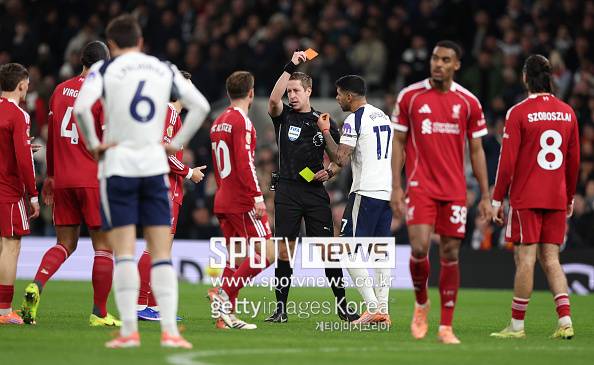 영어도 못 해, 경기 중 발길질…“손흥민 주장 완장→왜 물려 받았나” 황당하고 멍청한 퇴장, 토트넘 캡틴 로메로에게 英 분노 폭발