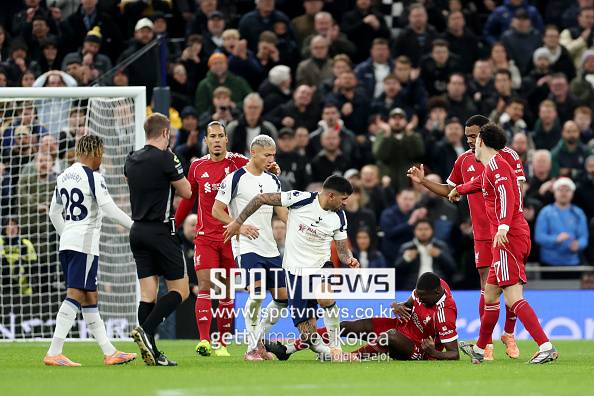 영어도 못 해, 경기 중 발길질…“손흥민 주장 완장→왜 물려 받았나” 황당하고 멍청한 퇴장, 토트넘 캡틴 로메로에게 英 분노 폭발