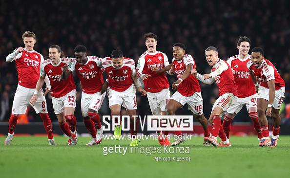 '맙소사' 토트넘 또 강등권 바로 위, 맨유는 유럽 대항전 복귀...슈퍼컴 예측 PL 순위 공개