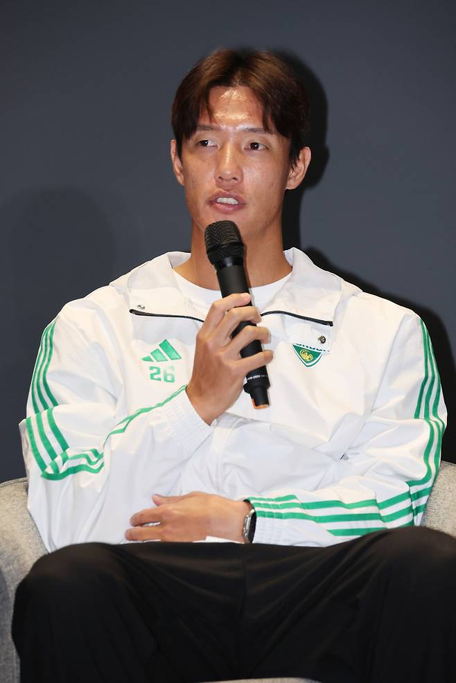 [단독]전북 ‘레전드’ 홍정호, 충격의 수원 삼성행…가치 인정한 이정효 감독 ‘전화 찬스’로 전격 성사